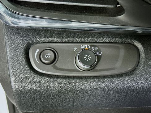 Used 2025 Buick Envista Preferred image 17