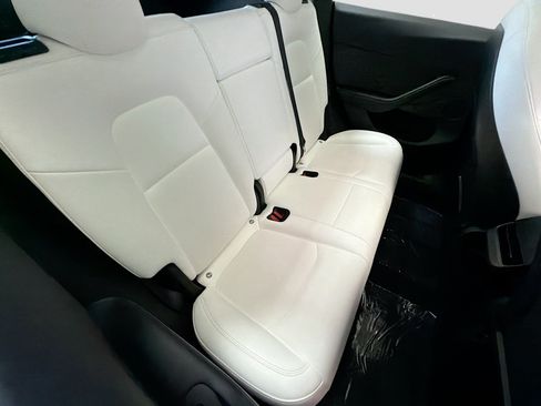 Used 2022 Tesla Model Y Long Range AWD/4WD image 13