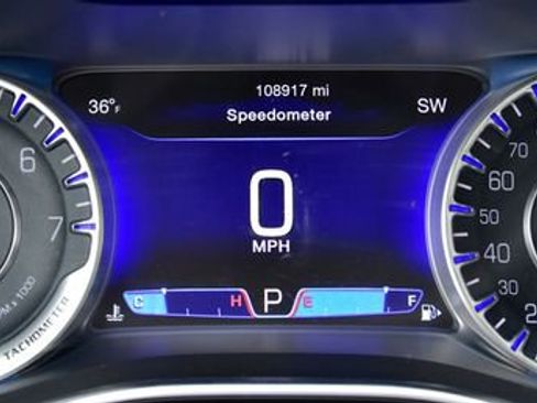 Used 2015 Chrysler 200 C w/ Navigation & Sound Group I image 27