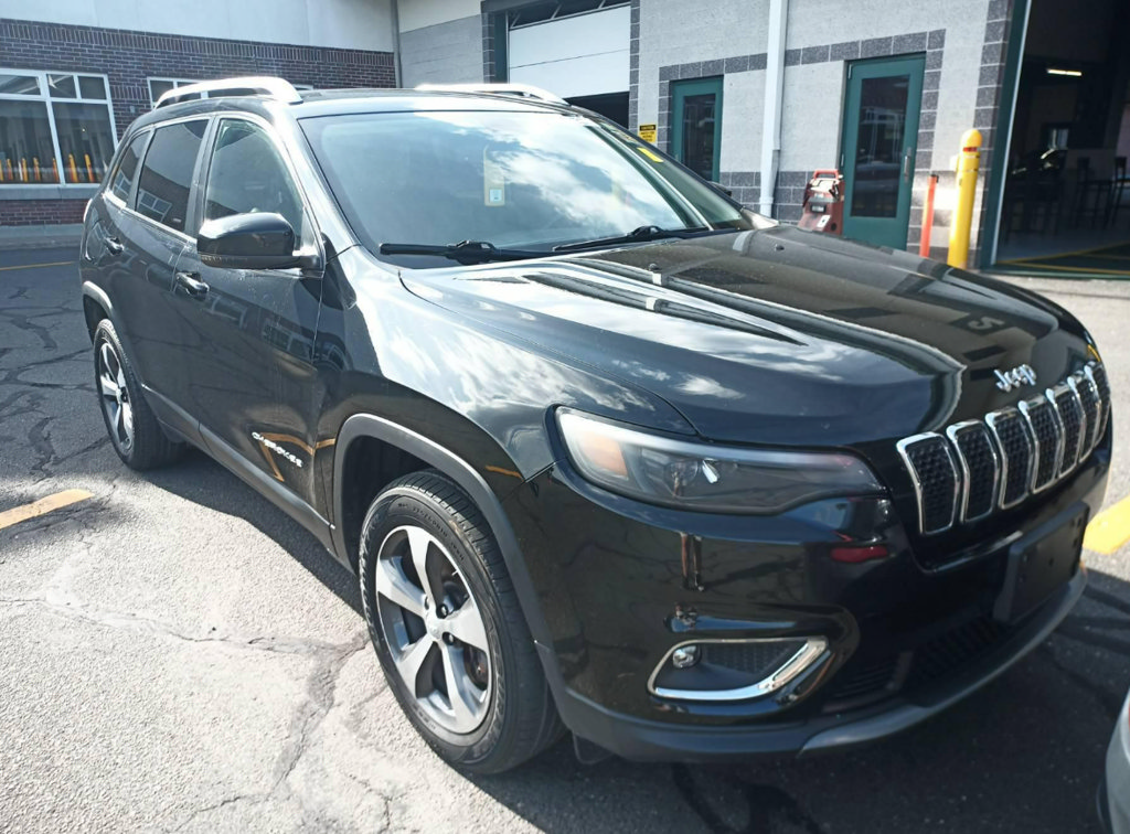 Used 2019 Jeep Cherokee Limited w/ Trailer Tow Group AWD/4WD image 3