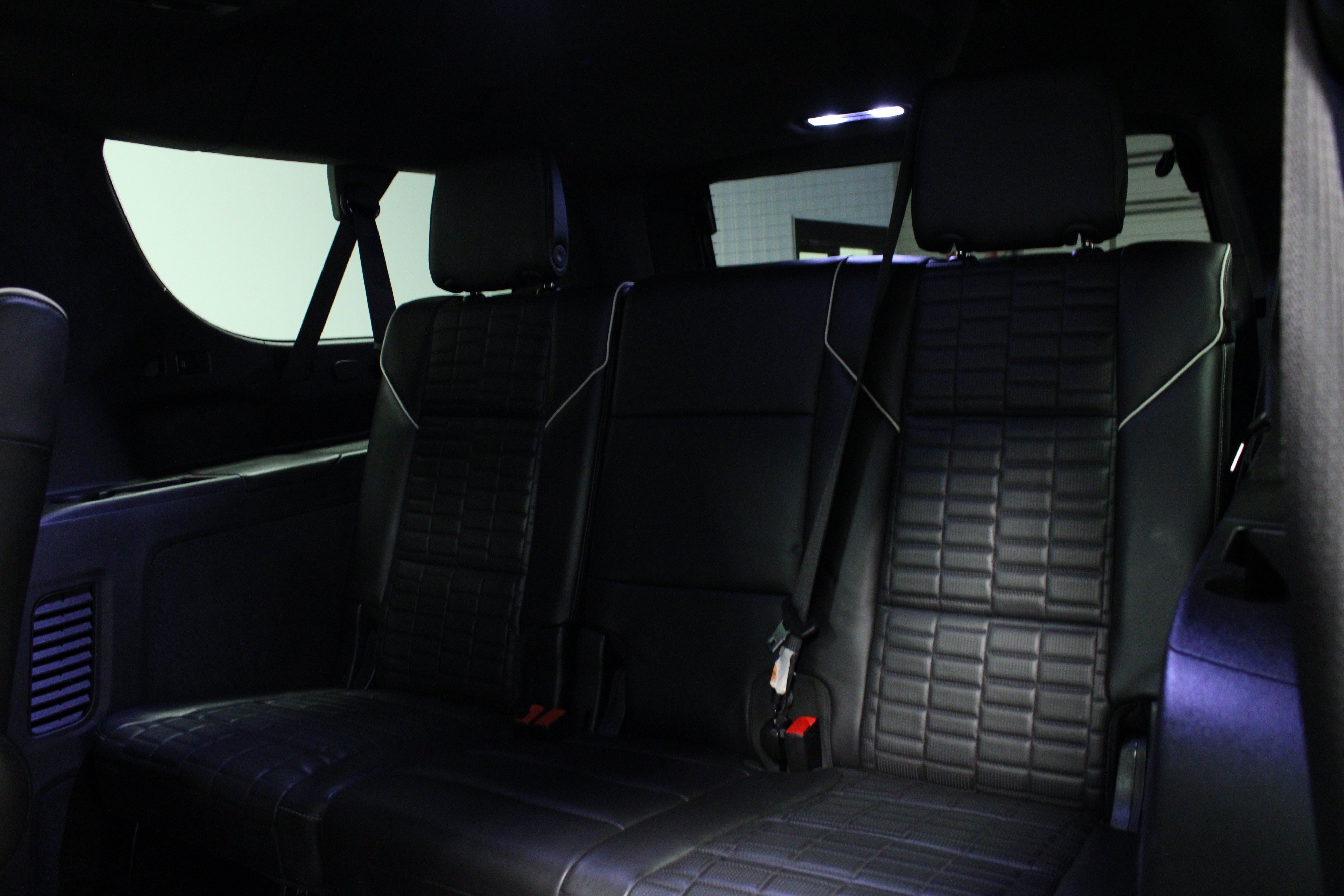 Used 2023 Cadillac Escalade ESV V AWD/4WD image 15