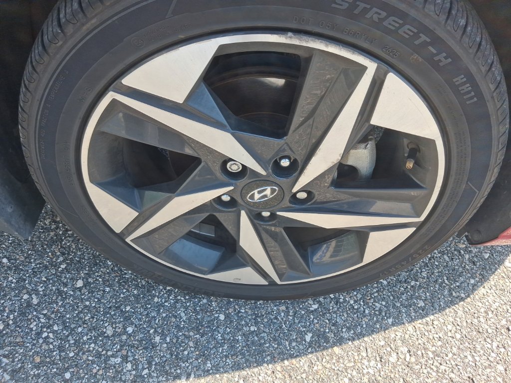 Used 2022 Hyundai Elantra Limited FWD image 15