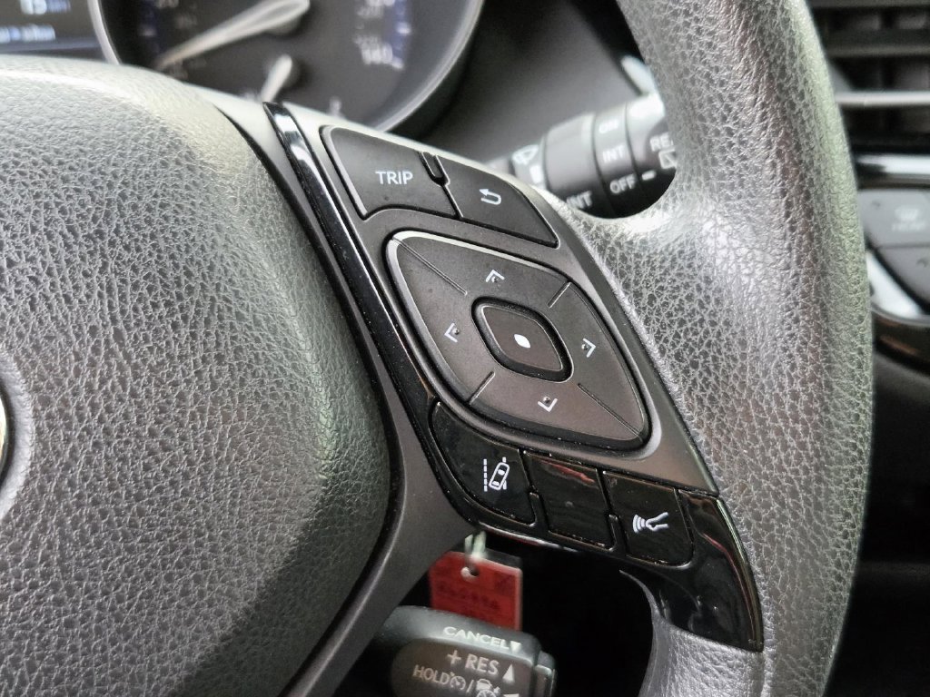 Used 2021 Toyota C-HR LE FWD image 27