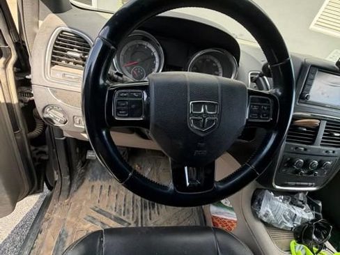 Used 2017 Dodge Grand Caravan SXT FWD image 12