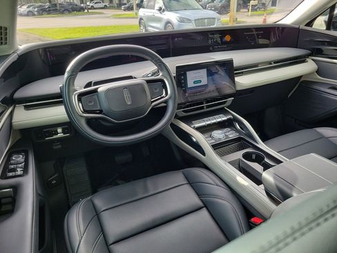 Certified 2024 Lincoln Nautilus Premier AWD/4WD image 11