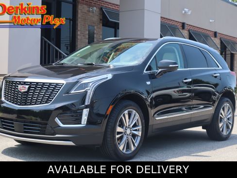 Used 2024 Cadillac XT5 Premium Luxury w/ Technology Package FWD image 1