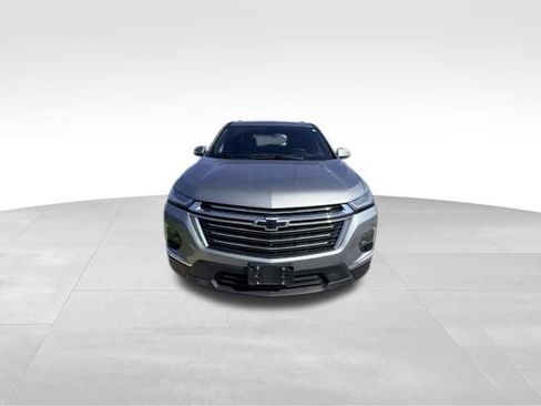 Used 2023 Chevrolet Traverse LT w/ Rear Camera Mirror Package AWD/4WD image 2