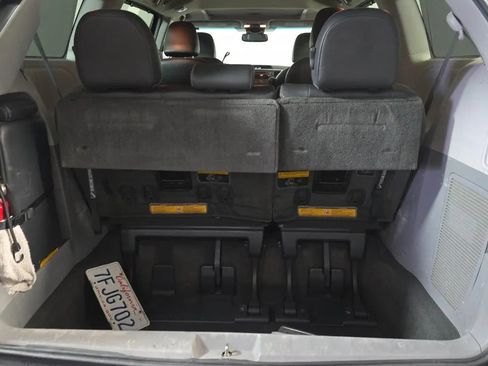 Used 2014 Toyota Sienna SE image 15