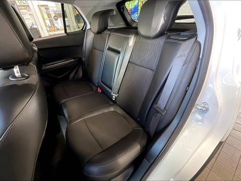 Used 2022 Chevrolet Trax LT w/ Driver Confidence Package AWD/4WD image 14