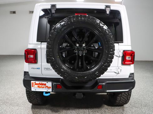 Used 2023 Jeep Wrangler Unlimited Sahara w/ Cold Weather Group AWD/4WD image 9
