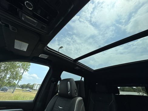Certified 2025 Cadillac Escalade Sport Platinum w/ LPO, Floor Liner Package AWD/4WD image 21