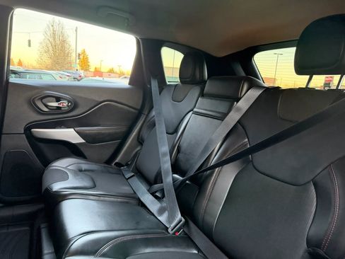 Used 2018 Jeep Cherokee Trailhawk image 20