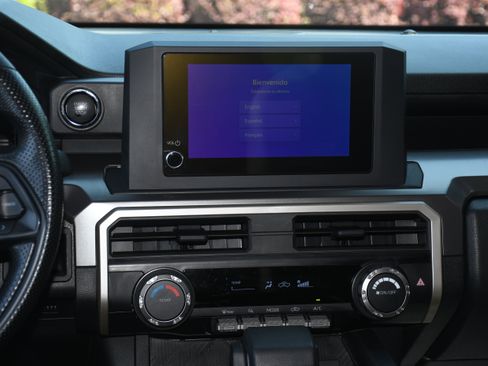 Certified 2025 Toyota Tacoma SR5 AWD/4WD image 15