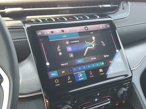 Certified 2024 Jeep Grand Cherokee L Limited w/ Trailer Tow Package image 32