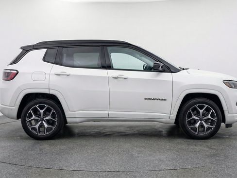 Used 2025 Jeep Compass Limited AWD/4WD image 11