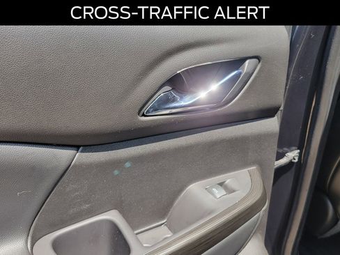 Used 2020 GMC Acadia SLT w/ LPO, Floor Liner Package FWD image 18
