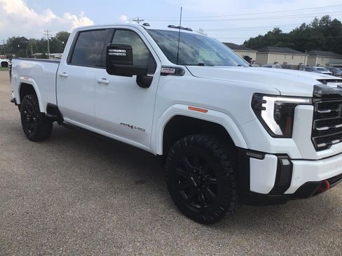 Used 2024 GMC Sierra 3500 AT4 w/ AT4 Preferred Package AWD/4WD image 8