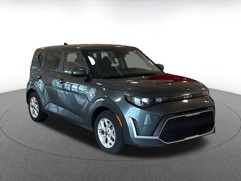 Used 2025 Kia Soul LX w/ LX Technology Package image 3
