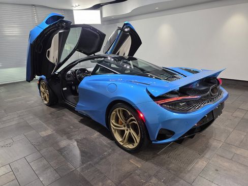Used 2025 McLaren 750S image 25