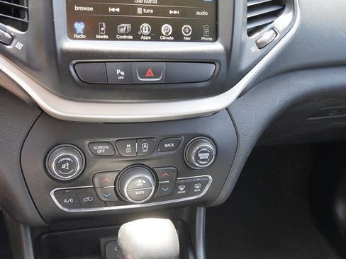 Used 2018 Jeep Cherokee Overland AWD/4WD image 19