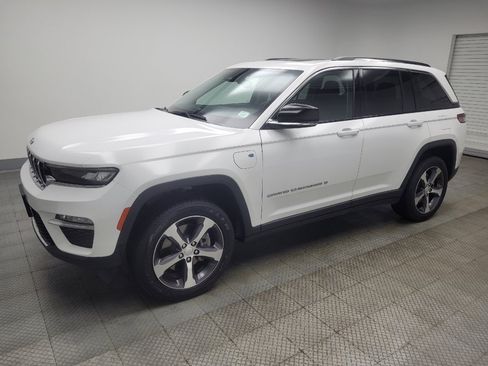 Used 2023 Jeep Grand Cherokee 4WD 4xe image 2