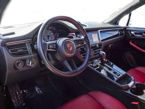 Certified 2022 Porsche Macan S w/ Premium Package Plus image 4