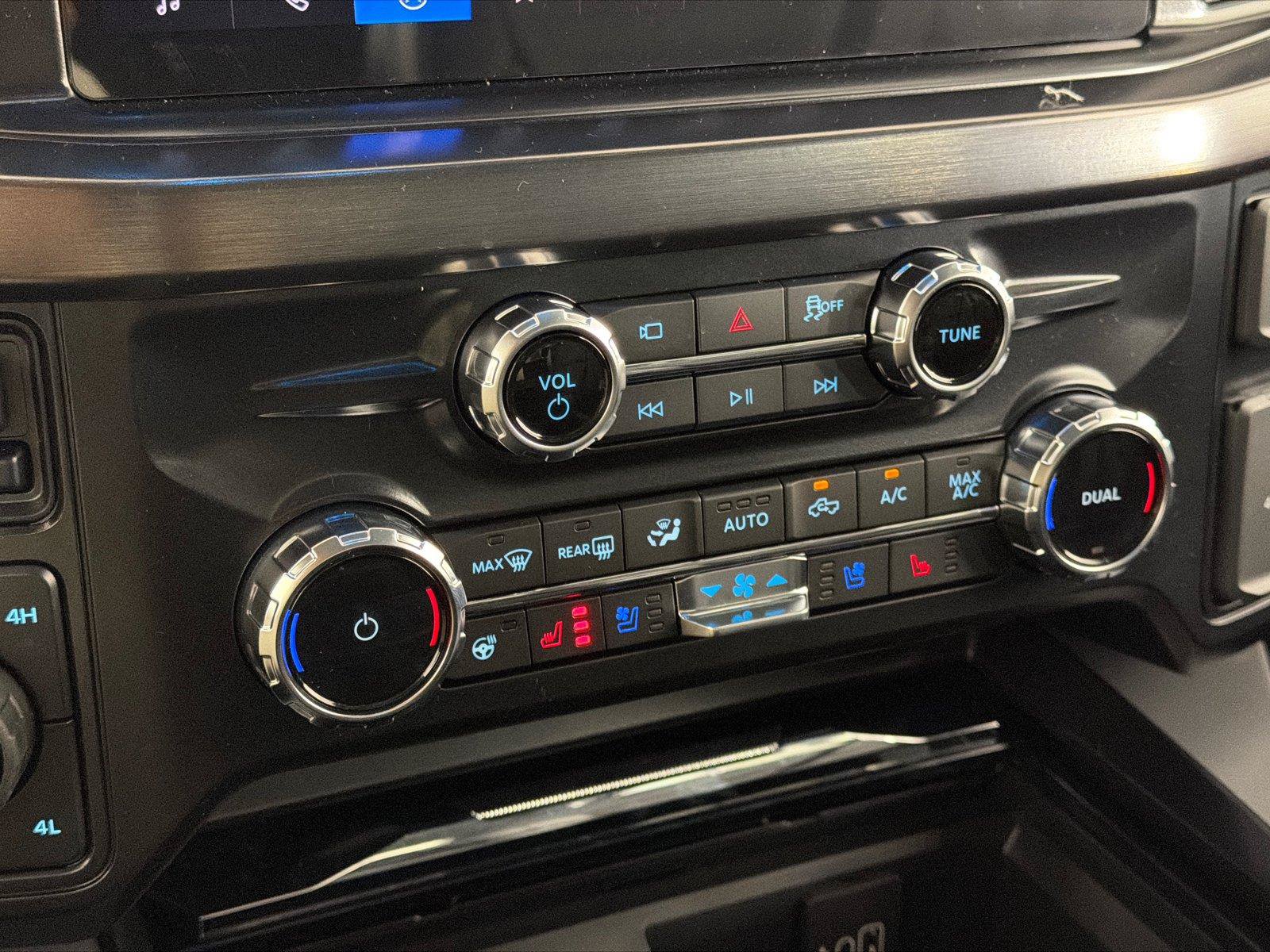 New 2026 Ford F250 Lariat w/ Black Appearance Package AWD/4WD image 24