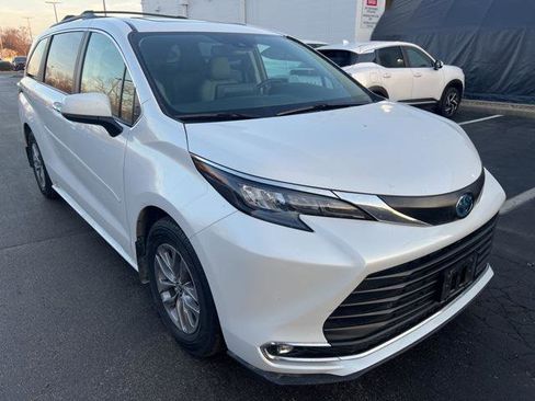 Certified 2024 Toyota Sienna XLE w/ XLE Plus Package image 6