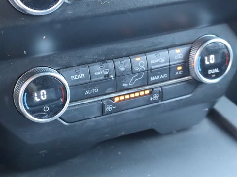 Used 2021 Ford Expedition XLT RWD image 25