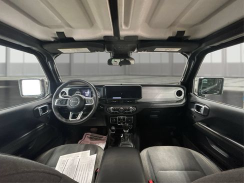 Used 2024 Jeep Wrangler Unlimited Sahara AWD/4WD image 25