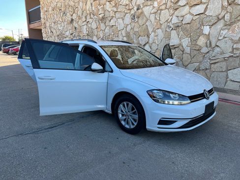 Used 2019 Volkswagen Golf S FWD image 6