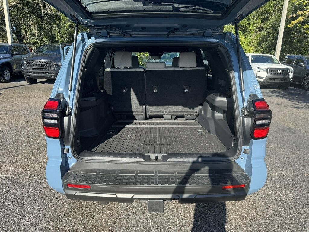 Used 2025 Toyota 4Runner SR5 AWD/4WD image 8
