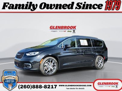 Used 2022 Chrysler Pacifica Touring-L w/ Uconnect Theater Family Group