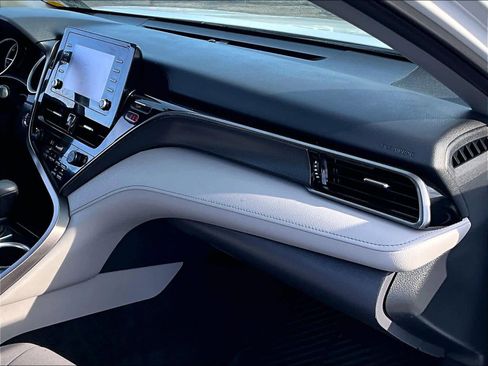 Used 2022 Toyota Camry LE image 21