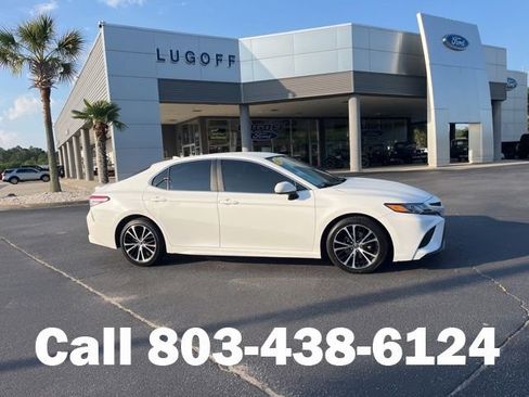 Used 2020 Toyota Camry SE FWD image 2