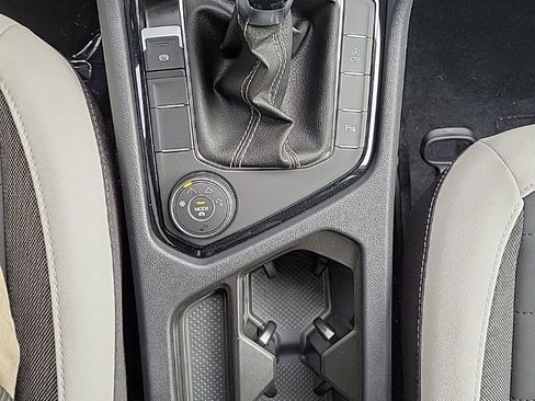 New 2026 Volkswagen Taos SE image 9