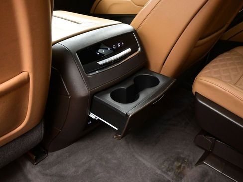 Used 2022 Cadillac Escalade Premium Luxury AWD/4WD image 30