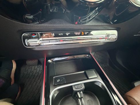Used 2023 Mercedes-Benz GLB 250 4MATIC image 16