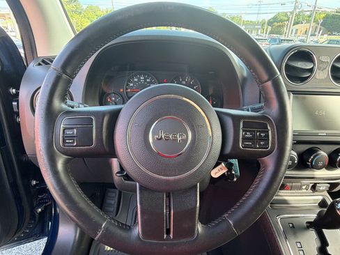 Used 2012 Jeep Compass Latitude FWD image 11