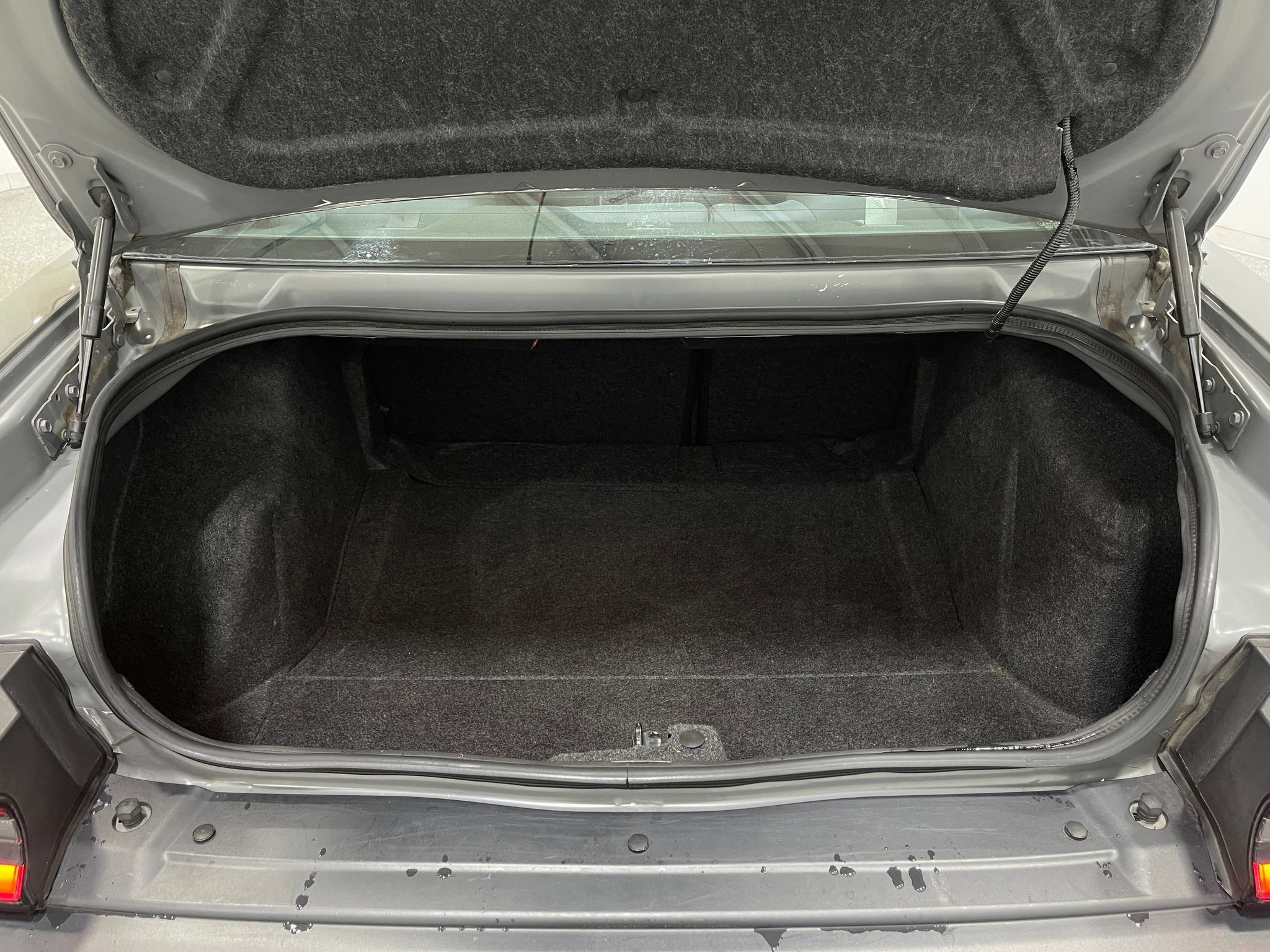 Used 2018 Dodge Challenger R/T RWD image 23