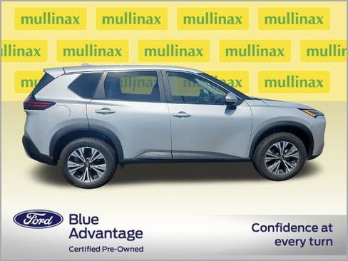 Used 2023 Nissan Rogue SV AWD/4WD image 2