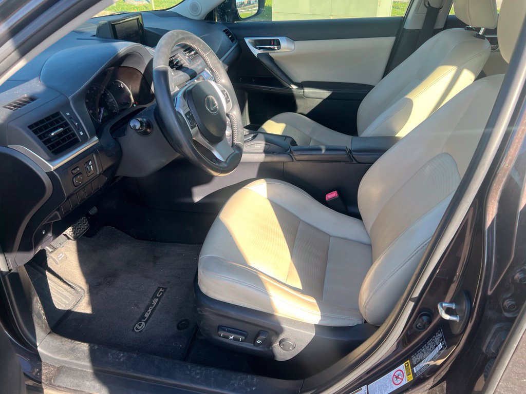 Used 2013 Lexus CT 200h w/ Premium Pkg w/Navigation FWD image 7