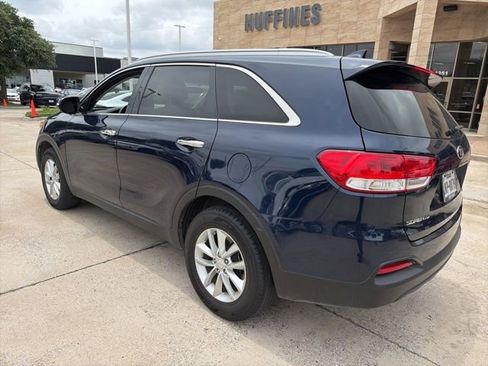 Used 2017 Kia Sorento FWD w/ LX Convenience Package image 6