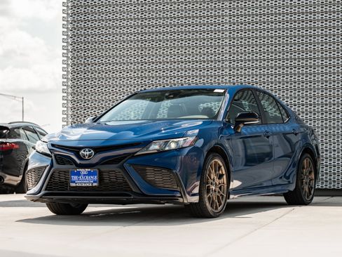 Used 2024 Toyota Camry SE w/ Convenience Package AWD/4WD image 7