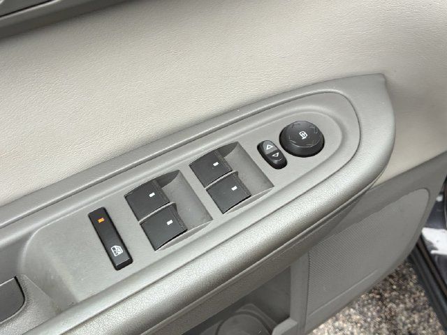 Used 2016 GMC Acadia SLE FWD image 15