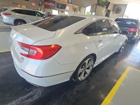 Used 2018 Honda Accord Touring image 3