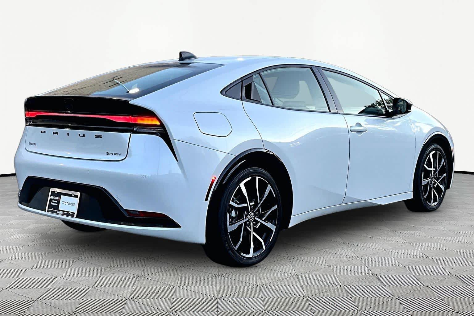 Used 2026 Toyota Prius Plug-In Hybrid FWD image 13
