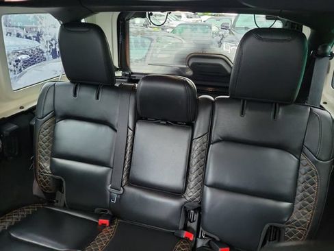 Used 2022 Jeep Wrangler Unlimited Sahara AWD/4WD image 13