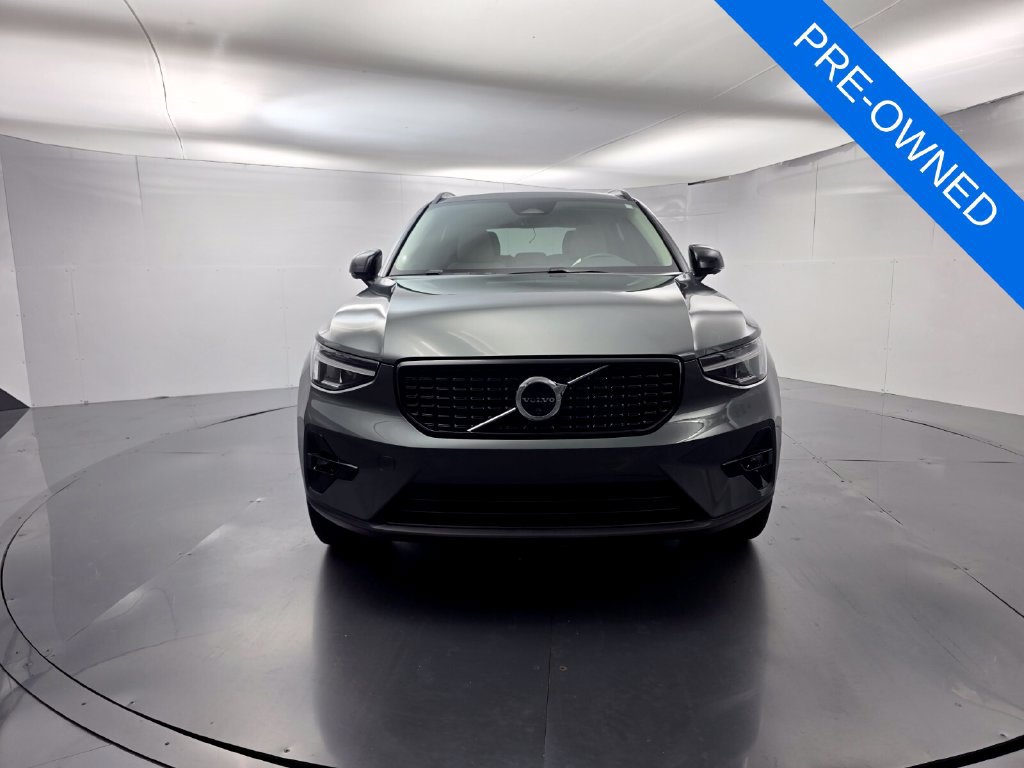 Used 2026 Volvo XC40 B4 Plus w/ Protection Package FWD image 2