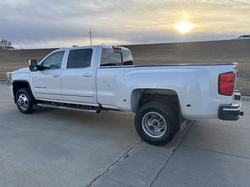 Used 2018 GMC Sierra 3500 Denali w/ Duramax Plus Package image 5